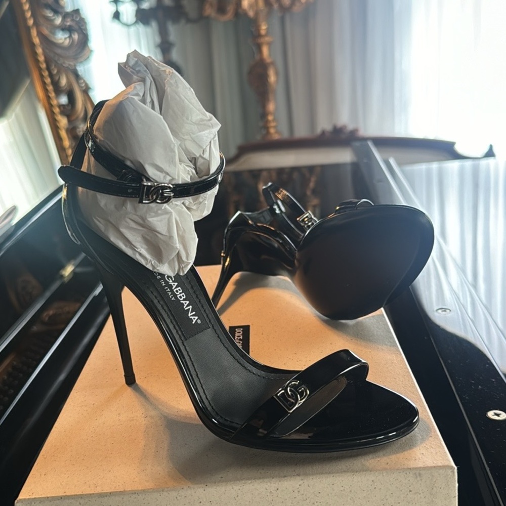 Dolce & Gabbana new heels . Size 7 (37)